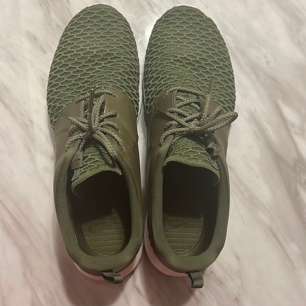 Nike Roshe fly knit shoes